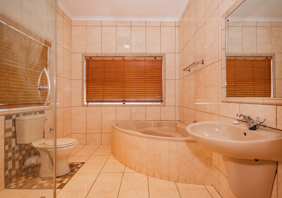 To Let 3 Bedroom Property for Rent in Loevenstein Western Cape